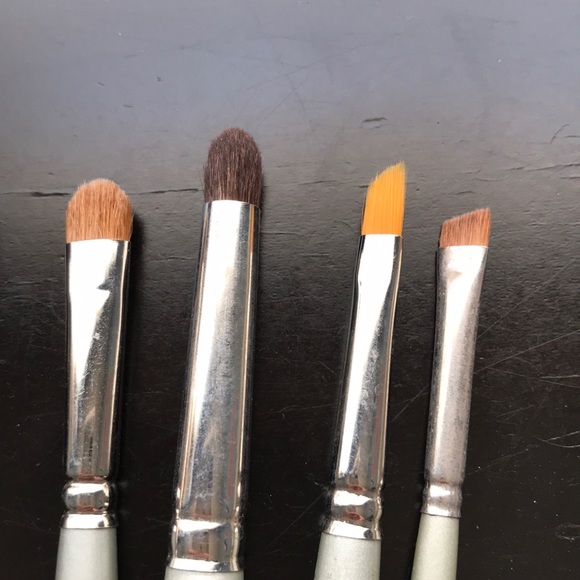 Makeup brushes - Picture 2 of 3